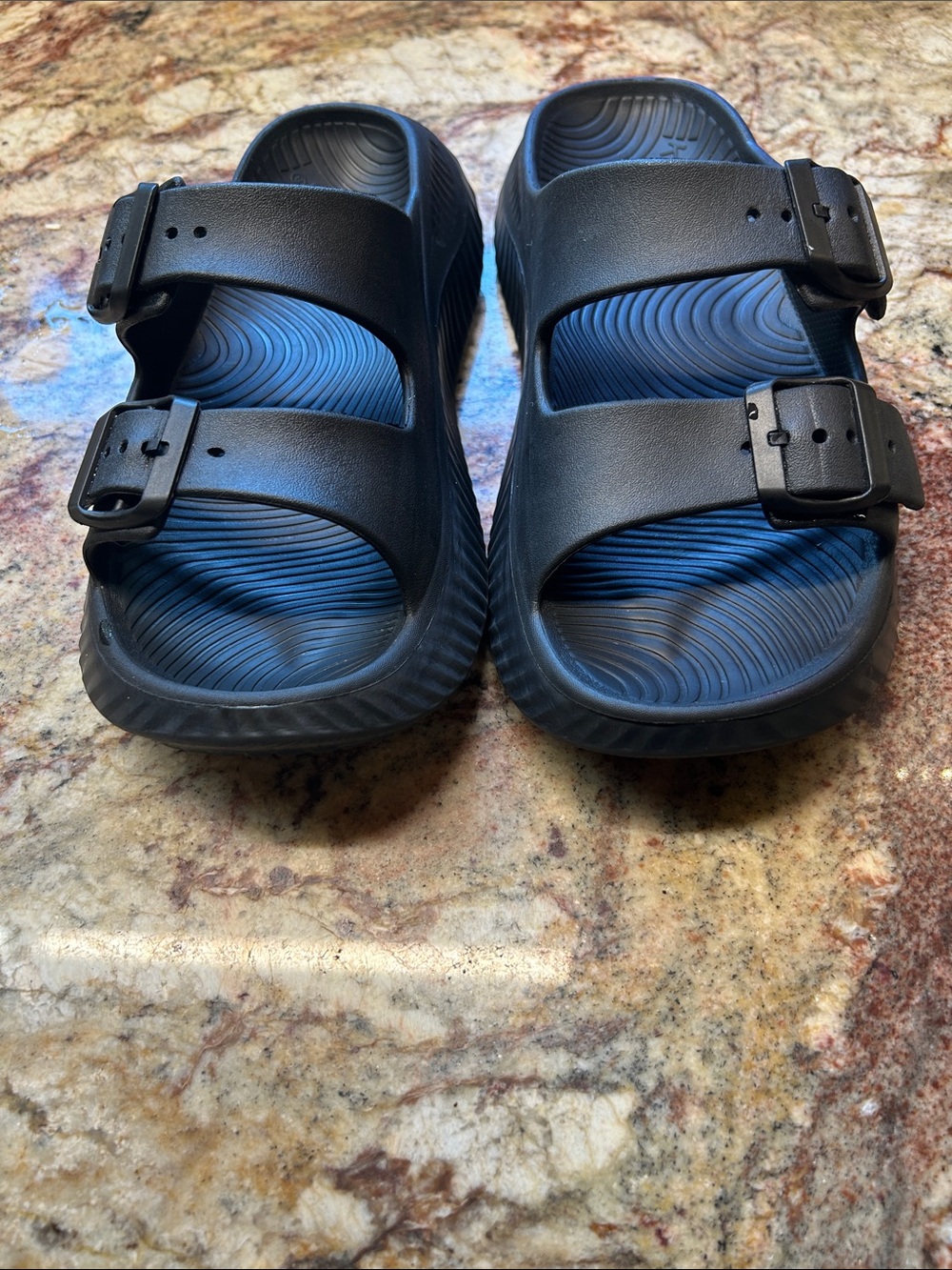 Kuailu Black Womens Dual-Buckle Slide Sandals; Minimal wear; Size 9